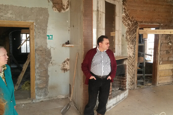 Внутреннее убранство усадебного дома в апреле 2014
